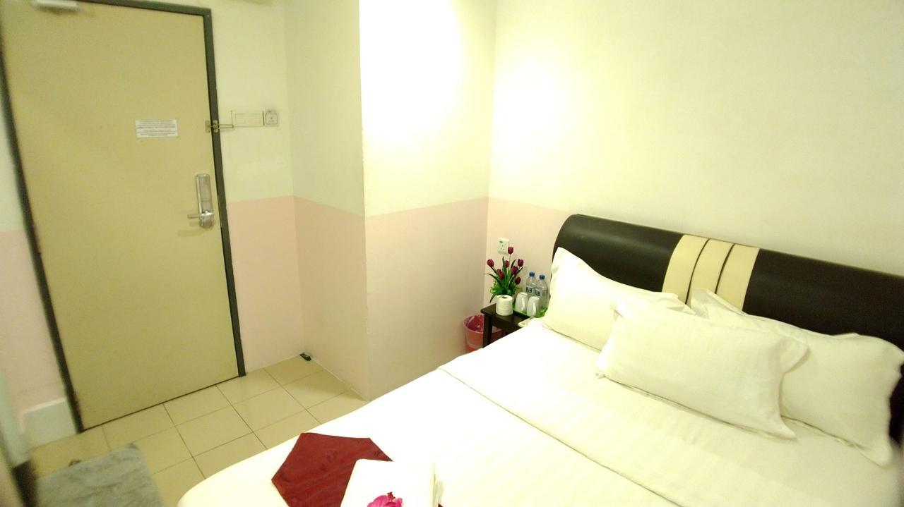 Apple 1 Hotel Budget Gelugor Exterior photo