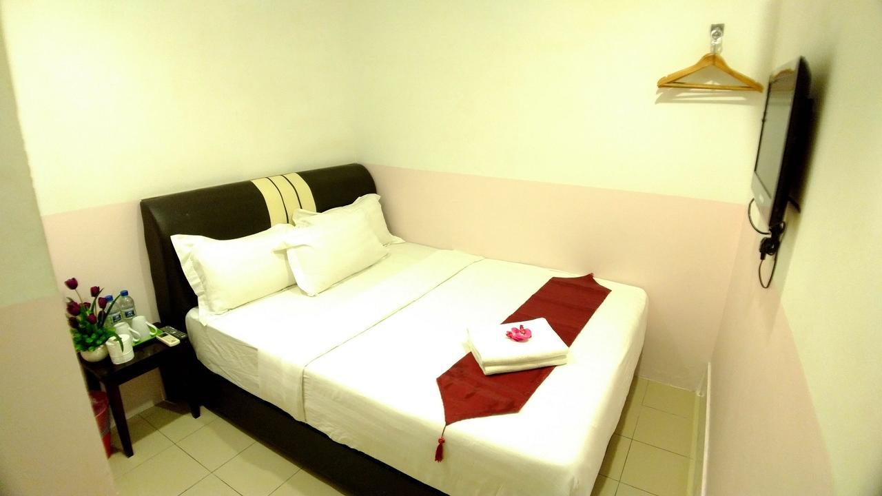 Apple 1 Hotel Budget Gelugor Exterior photo