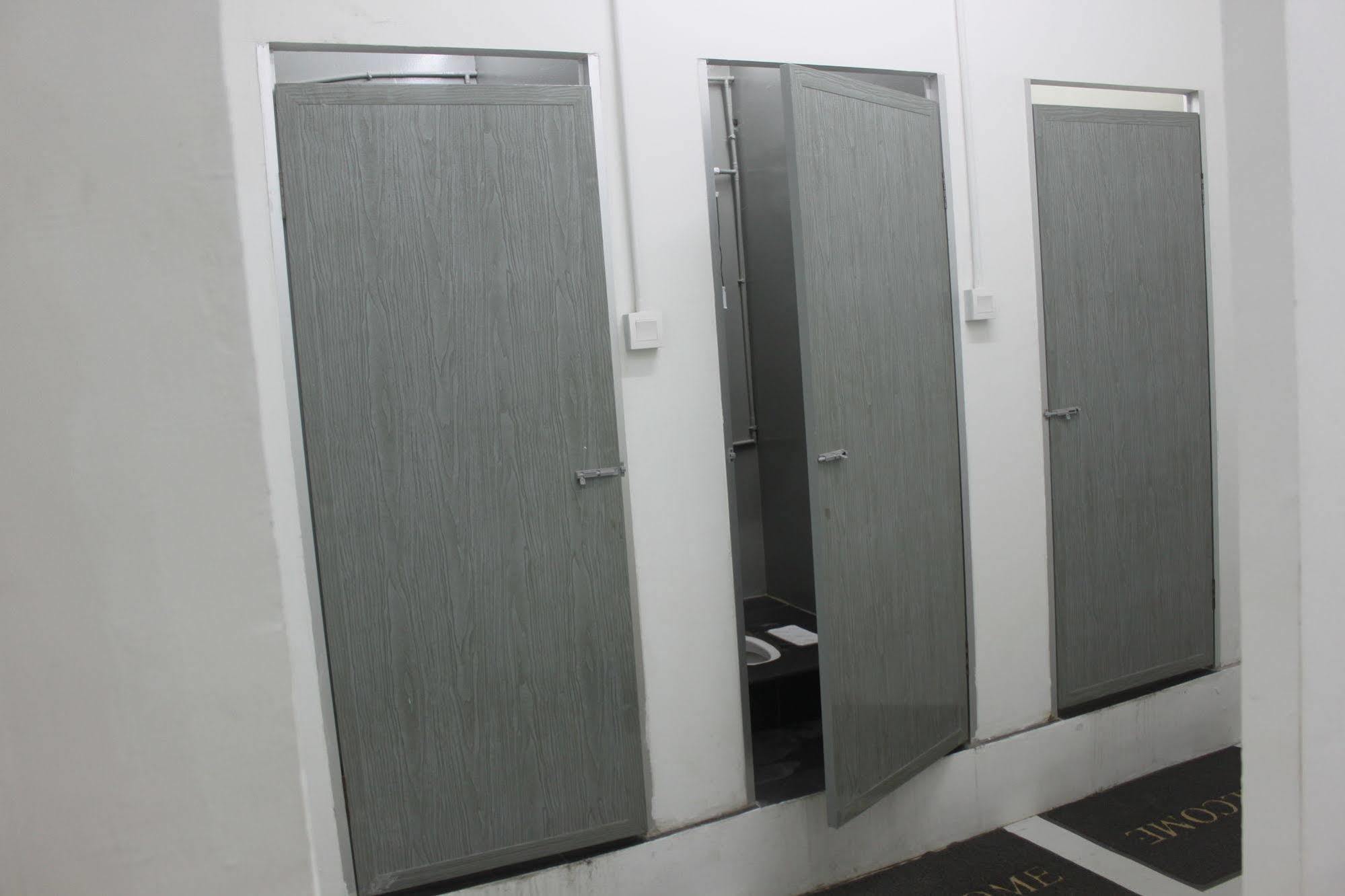 Apple 1 Hotel Budget Gelugor Exterior photo