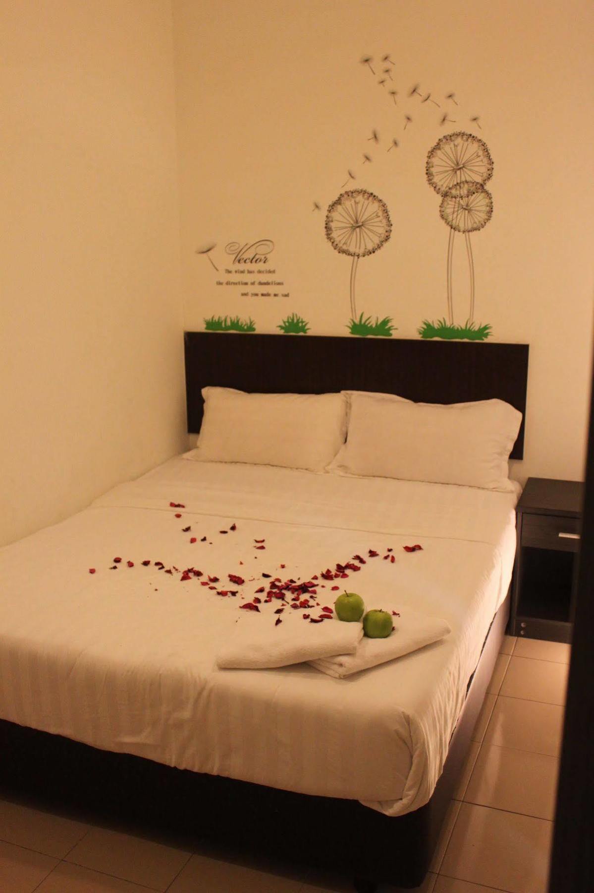 Apple 1 Hotel Budget Gelugor Exterior photo
